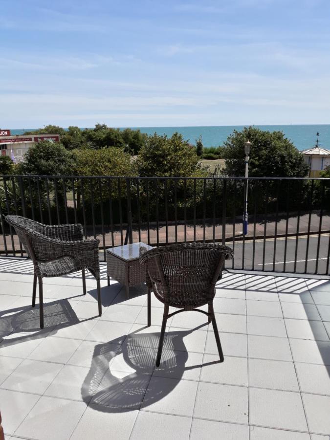 Breakers Bed And Breakfast Eastbourne Eksteriør billede