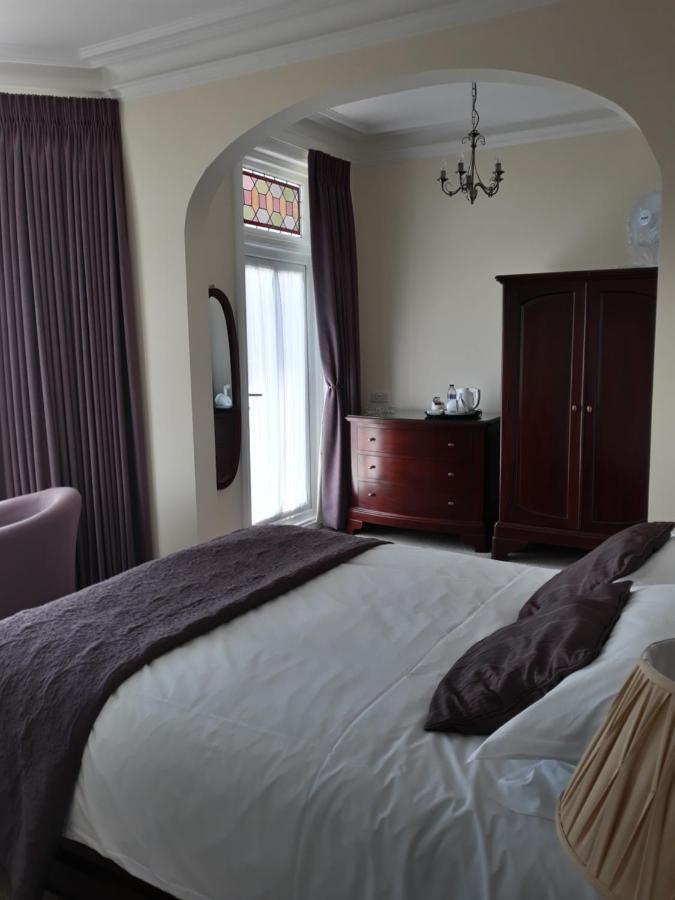 Breakers Bed And Breakfast Eastbourne Eksteriør billede
