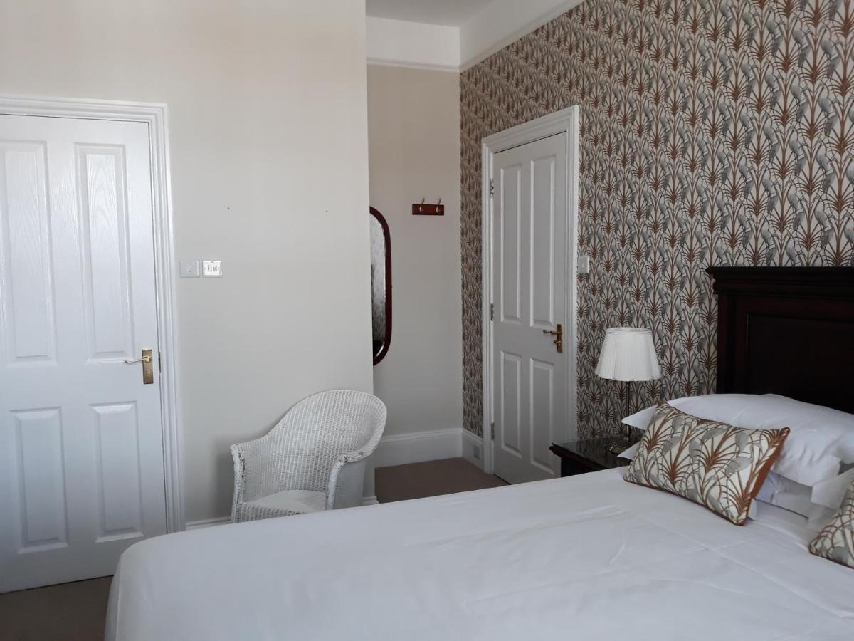 Breakers Bed And Breakfast Eastbourne Eksteriør billede