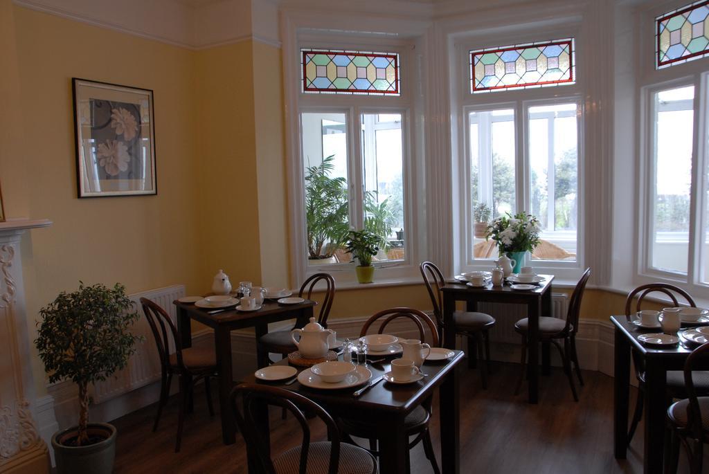Breakers Bed And Breakfast Eastbourne Eksteriør billede