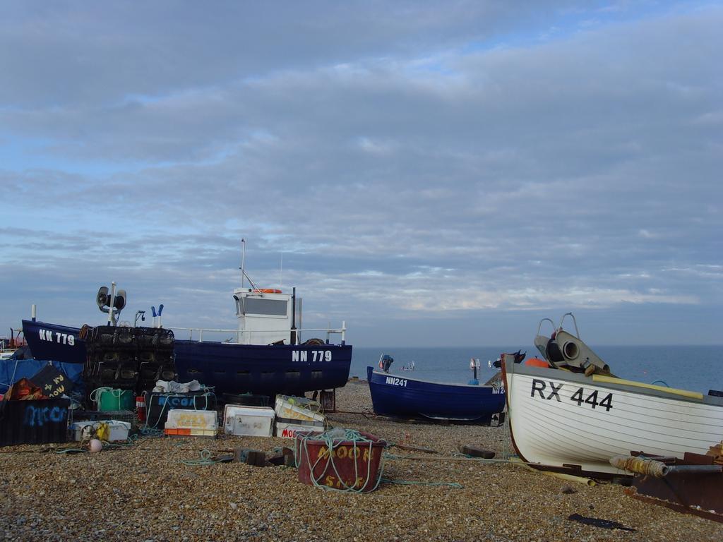 Breakers Bed And Breakfast Eastbourne Eksteriør billede