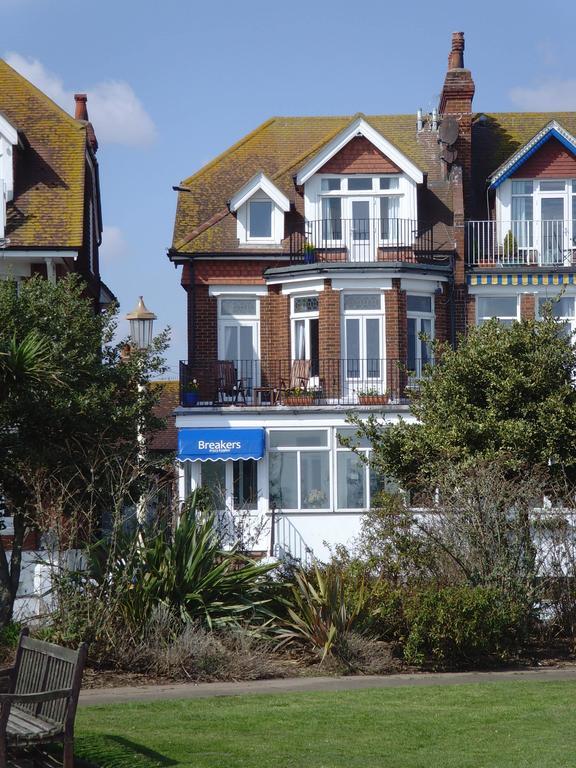 Breakers Bed And Breakfast Eastbourne Eksteriør billede