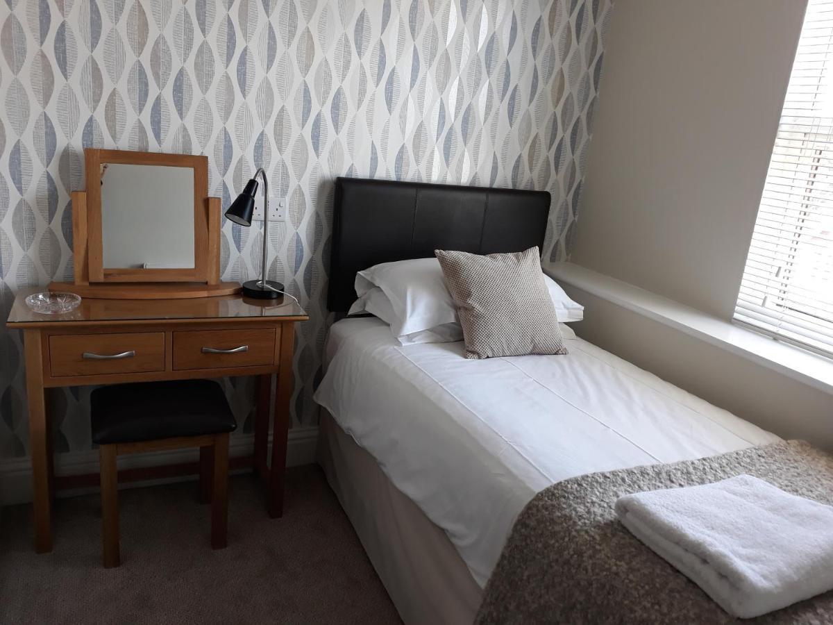 Breakers Bed And Breakfast Eastbourne Eksteriør billede