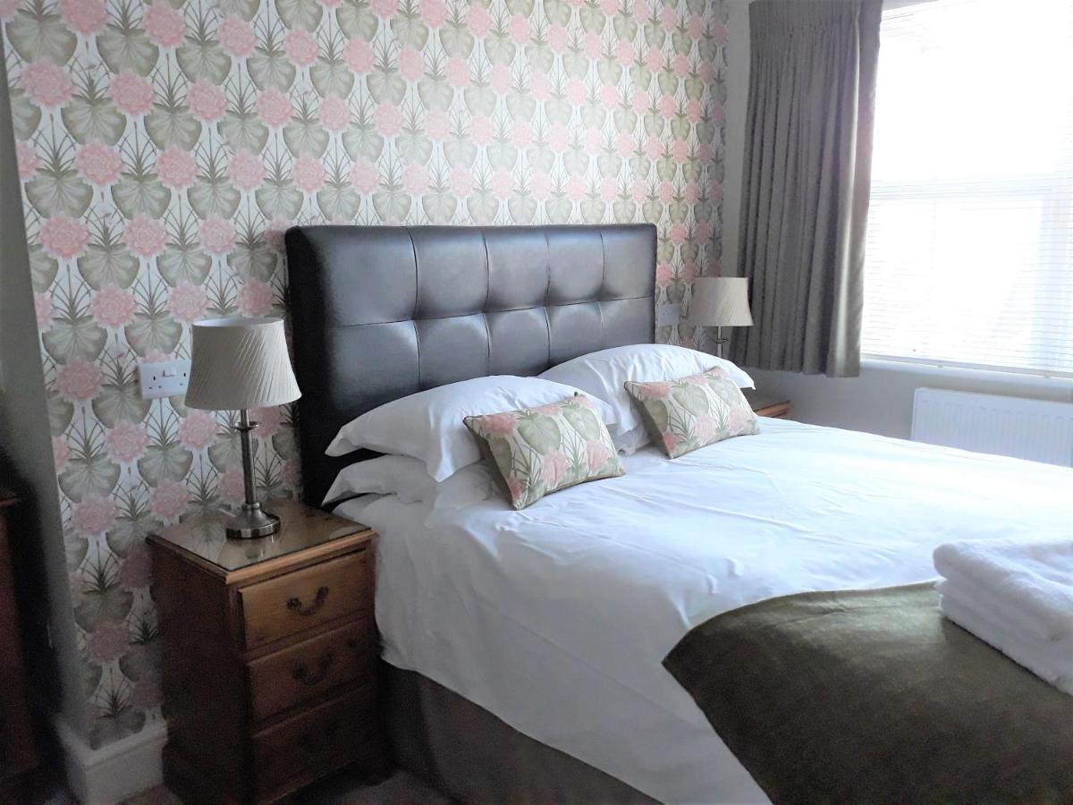 Breakers Bed And Breakfast Eastbourne Eksteriør billede