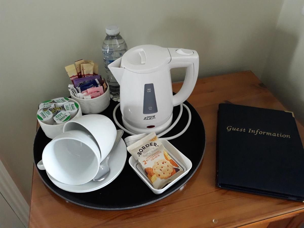 Breakers Bed And Breakfast Eastbourne Eksteriør billede