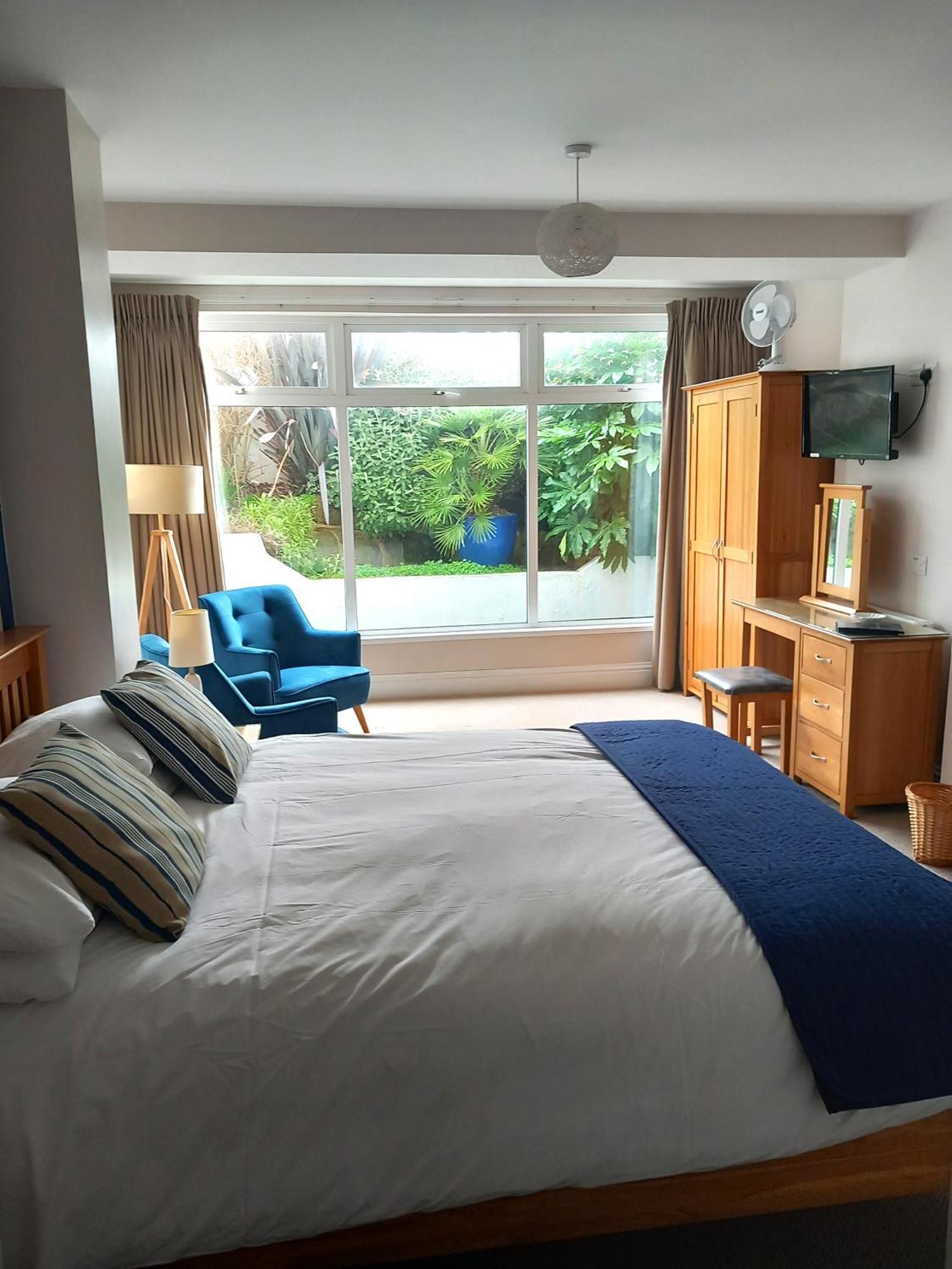 Breakers Bed And Breakfast Eastbourne Eksteriør billede