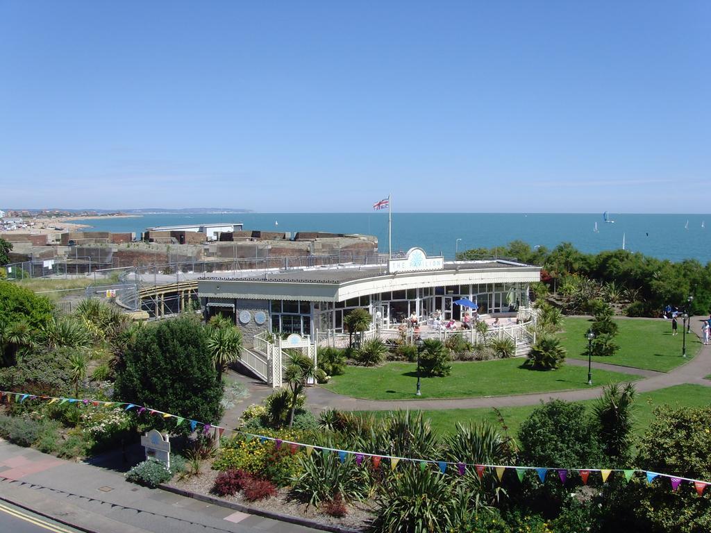 Breakers Bed And Breakfast Eastbourne Eksteriør billede