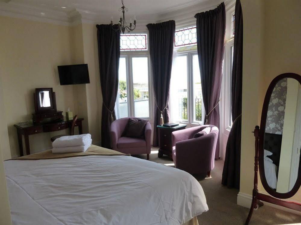 Breakers Bed And Breakfast Eastbourne Eksteriør billede