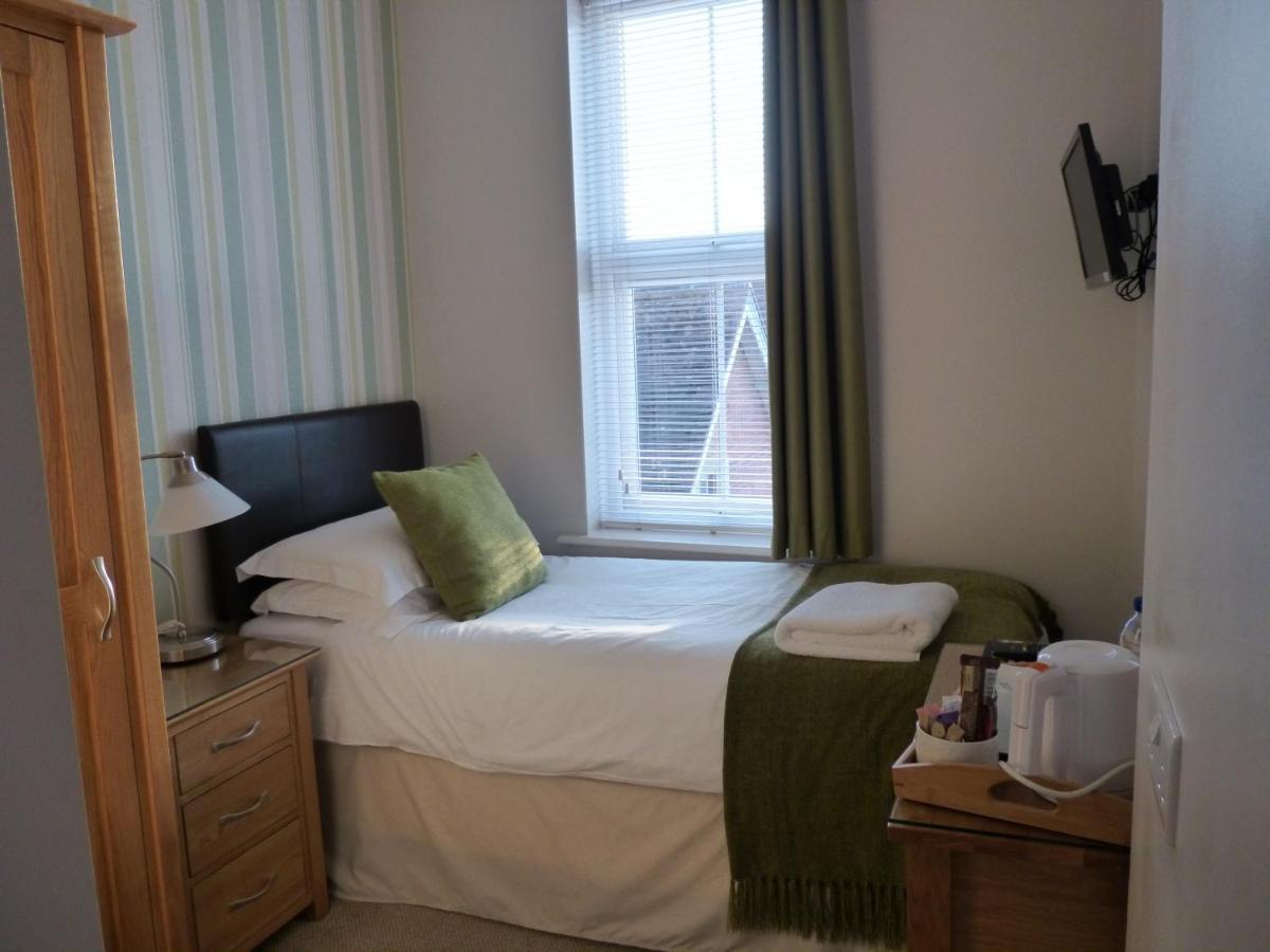 Breakers Bed And Breakfast Eastbourne Eksteriør billede